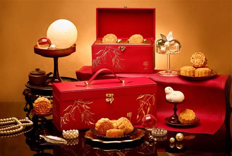 luxury moon cakes